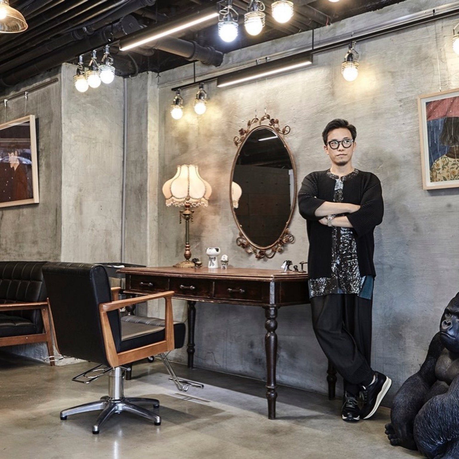 살롱리아 공간에 선 디자이너 HIRO